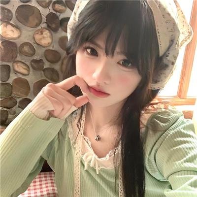 圣洁的艾曼妞